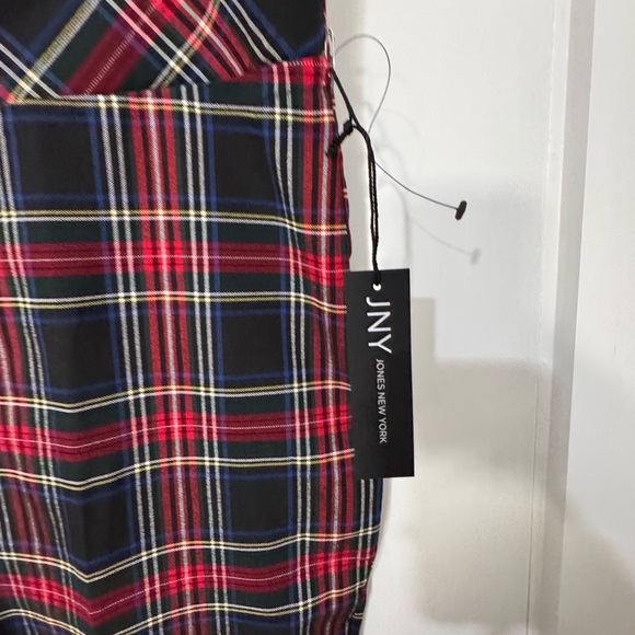 Jones of New York plaid pull-ons - Picture 2 of 4